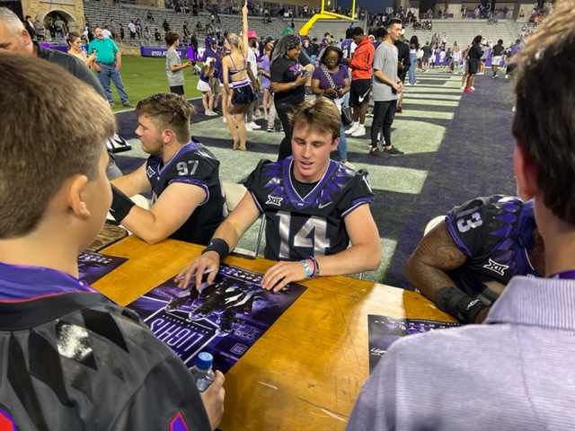 Spring Game, #14, QB, Chandler Morris, signing autographs